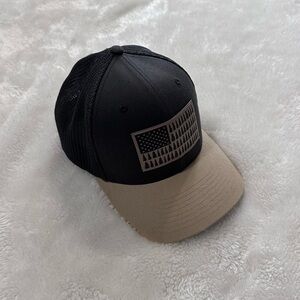 Men’s Columbia FlexFit Hat